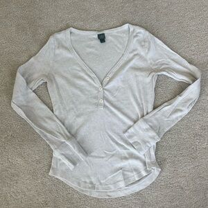 Wild Fable Light Gray V-Neck Long Sleeve Top